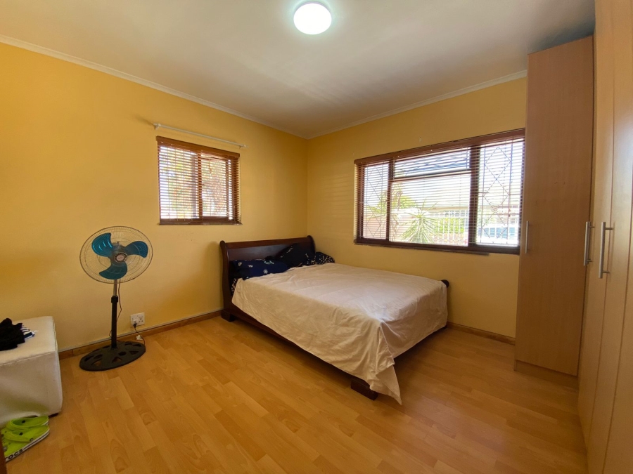 To Let 4 Bedroom Property for Rent in Lansdowne Western Cape